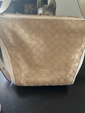 Coach Signature Canvas dufflette  in Beige